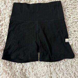 Black Vuori Women's Biker Shorts
